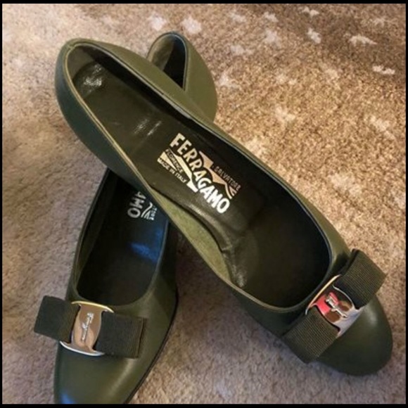 Salvatore Ferragamo Shoes - FERRAGAMO VARA PUMP WOMENS